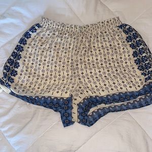 BEAUTIFUL SIZE LARGE PATTERNED SHORTS WITH DRAWSTRING ON THE SIDE